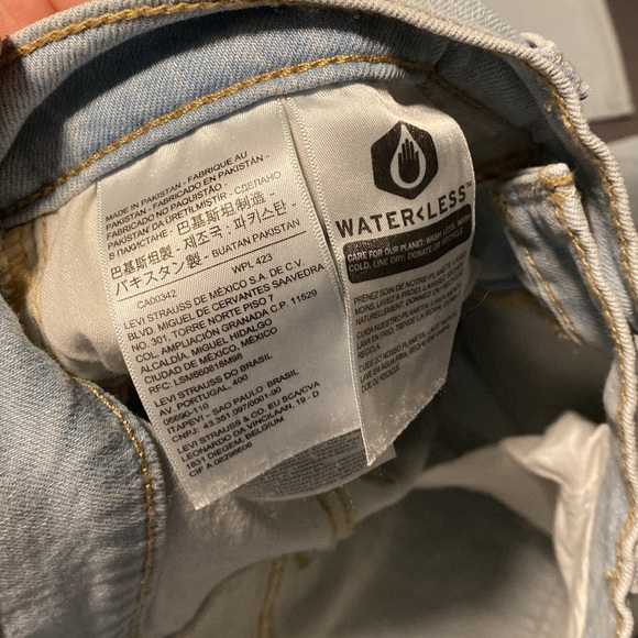 Levi’s High Waisted Taper Jeans - Picture 7 of 12